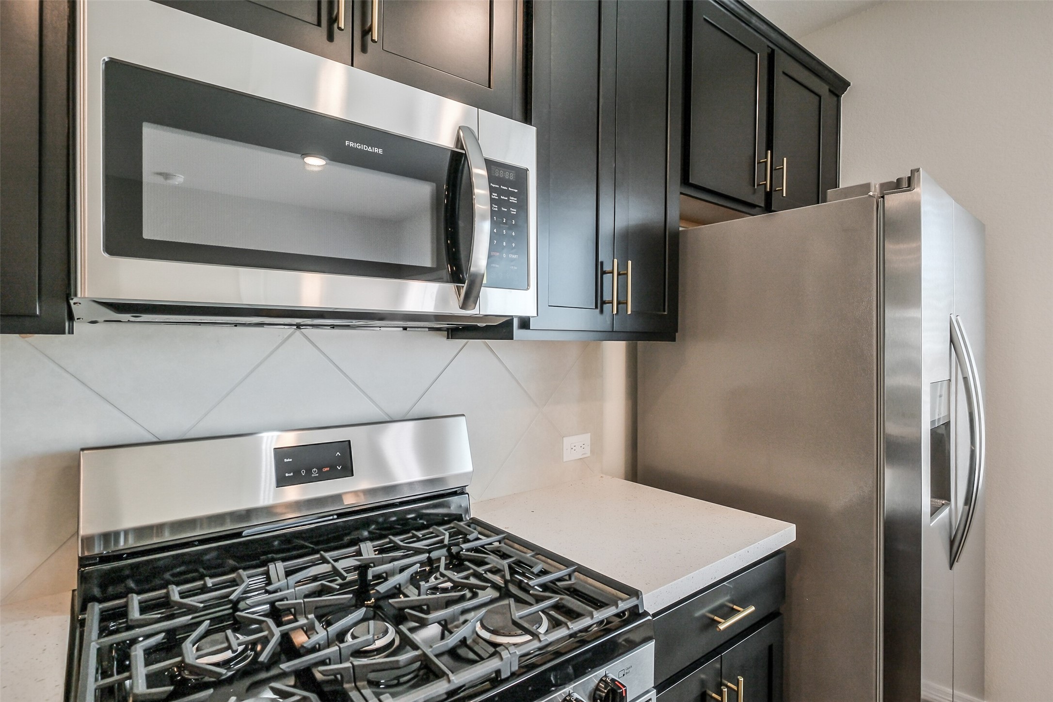 6407 Paris Street Houston, TX 77021 - Photo 14 of 31 a close view of stove