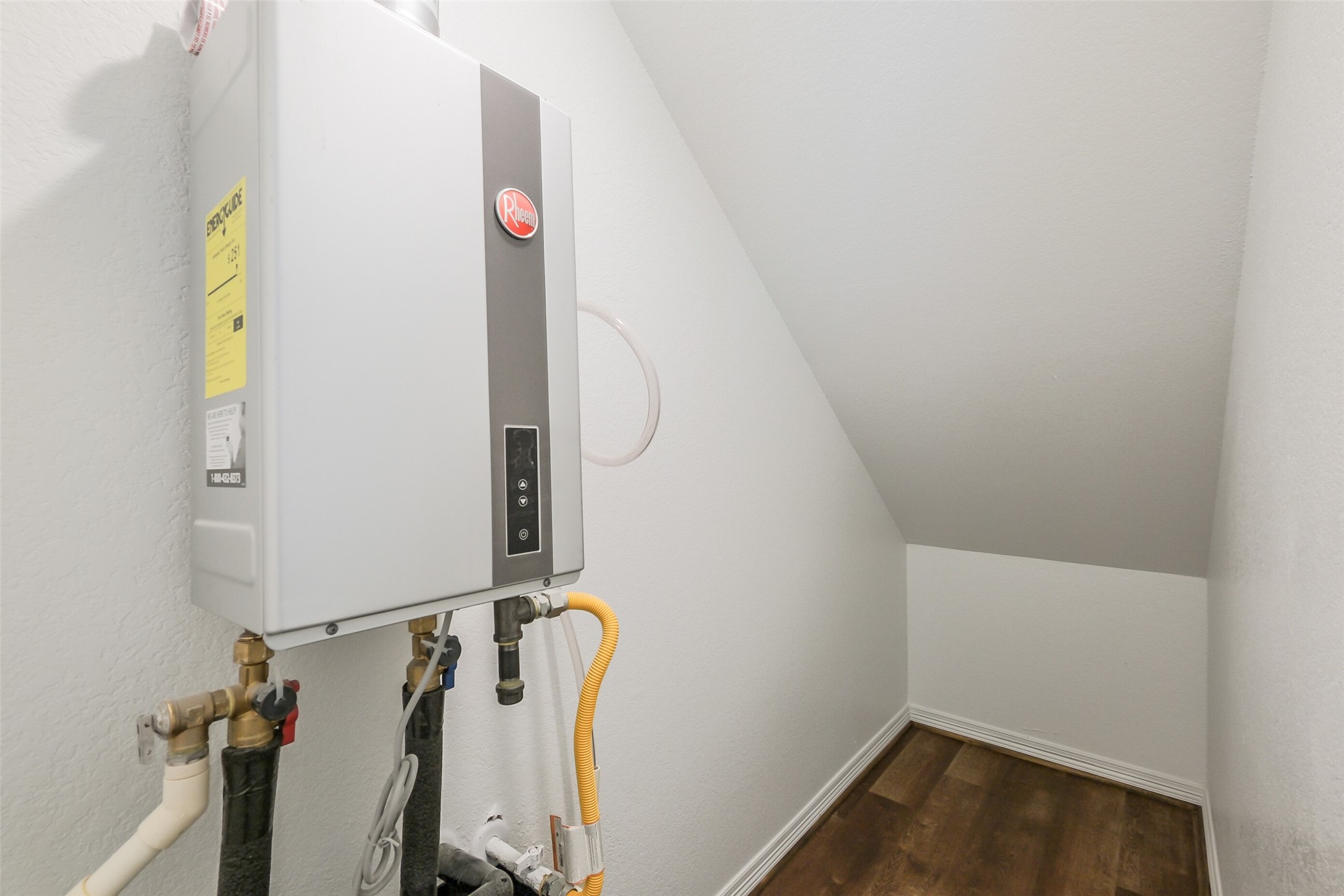 6407 Paris Street Houston, TX 77021 - Photo 17 of 31 a bathroom with a shower