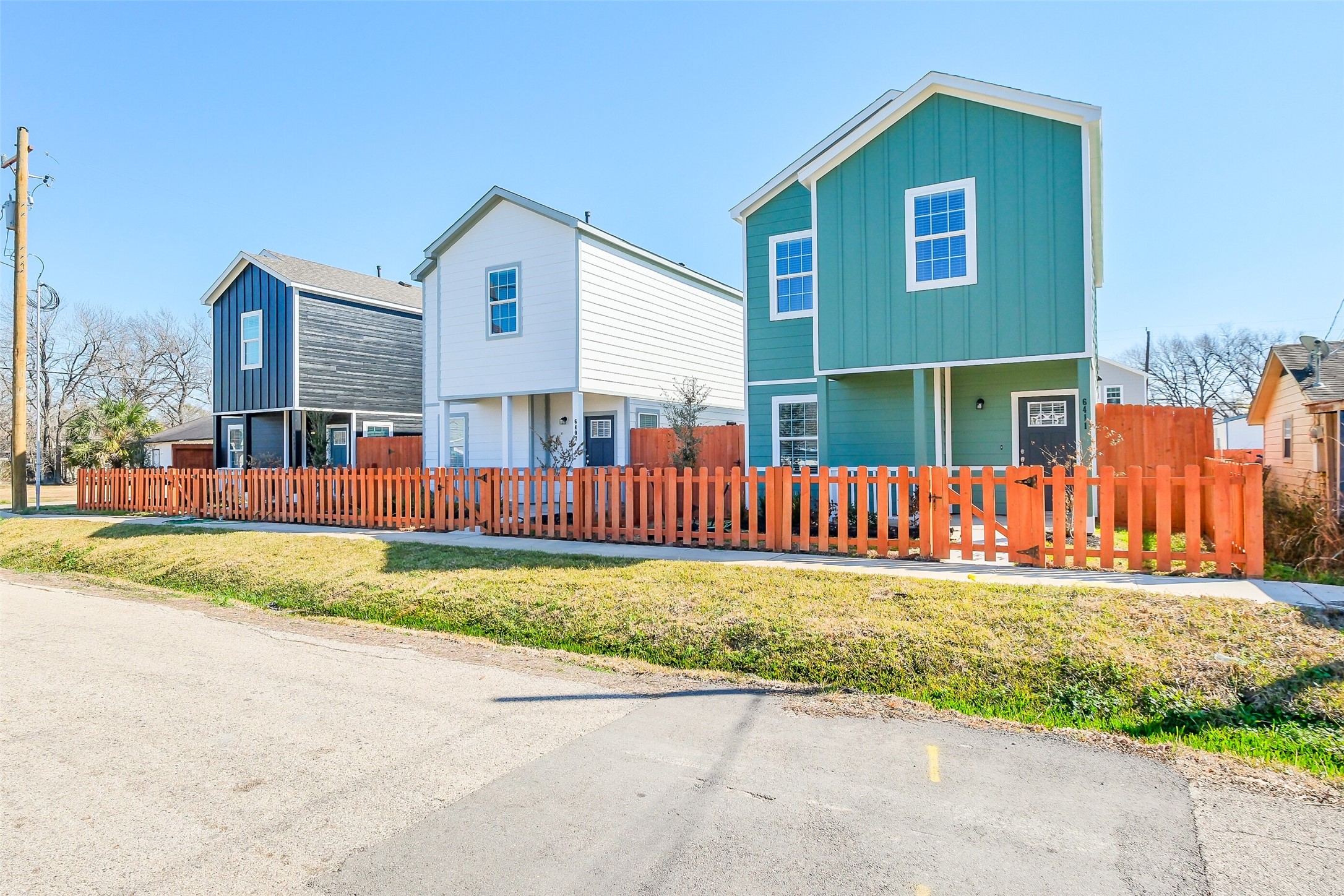 6407 Paris Street Houston, TX 77021 - Photo 2 of 31 a view of a house with a yard and fence
