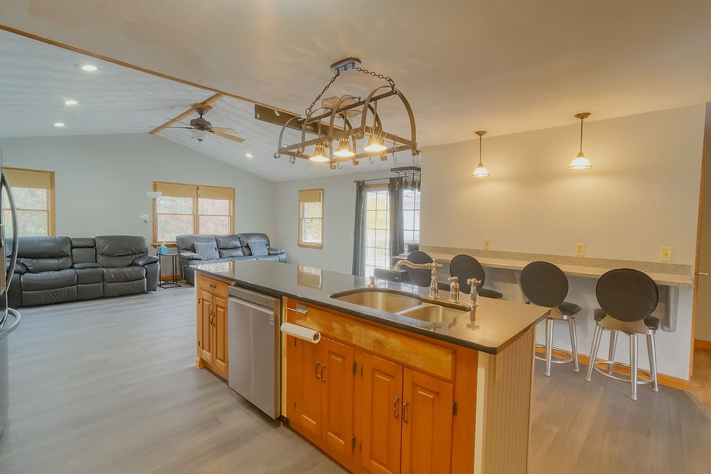 42 Kiley Way Coventry, RI 02816 - Photo 3 of 44