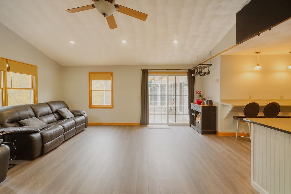 42 Kiley Way Coventry, RI 02816 - Photo 6 of 44