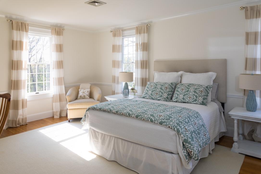 14 Ice Valley Road Osterville, MA 02655 - Photo 20 of 35 a spacious bedroom with a bed and a couch