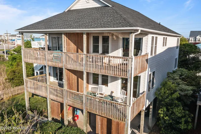 $715,000 | 421 North New River Drive, Surf City, NC 28445