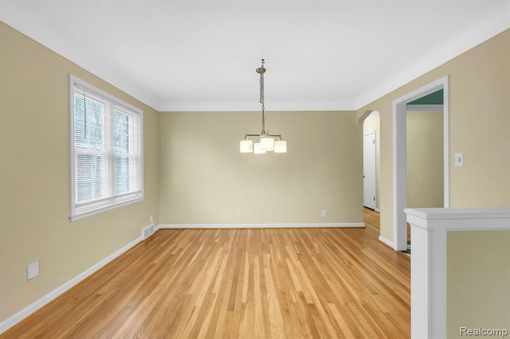 857 Harcourt Road Grosse Pointe, MI 48230 - Photo 10 of 33
