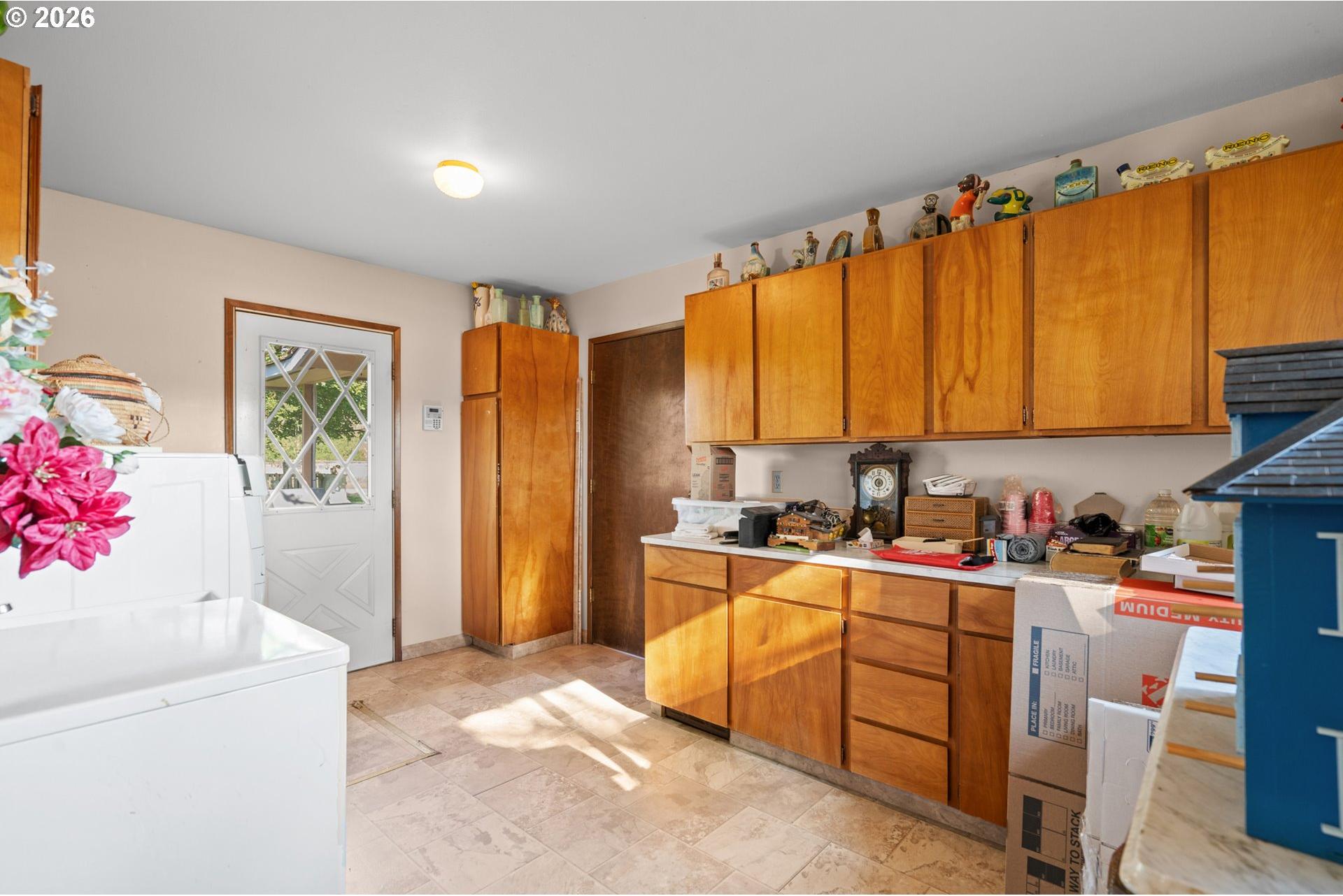 2225 Northwest Geer Road Hermiston, OR 97838 - Photo 4 of 36 Laundry