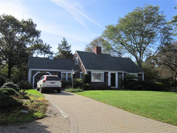 7 Hillcrest Road Marblehead, MA 01945 - Photo 1 of 15 a house view with a garden space