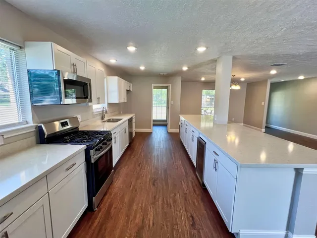 $299,900 | 415 Sevenhampton Lane, Houston, TX 77015