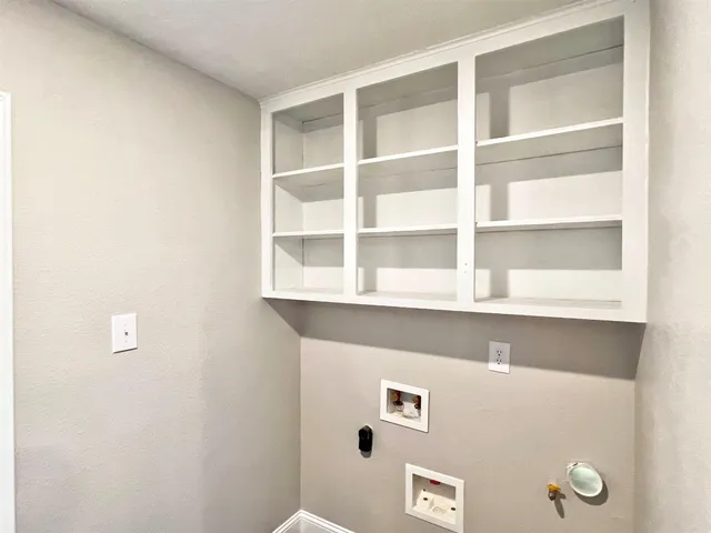 $299,900 | 415 Sevenhampton Lane, Houston, TX 77015