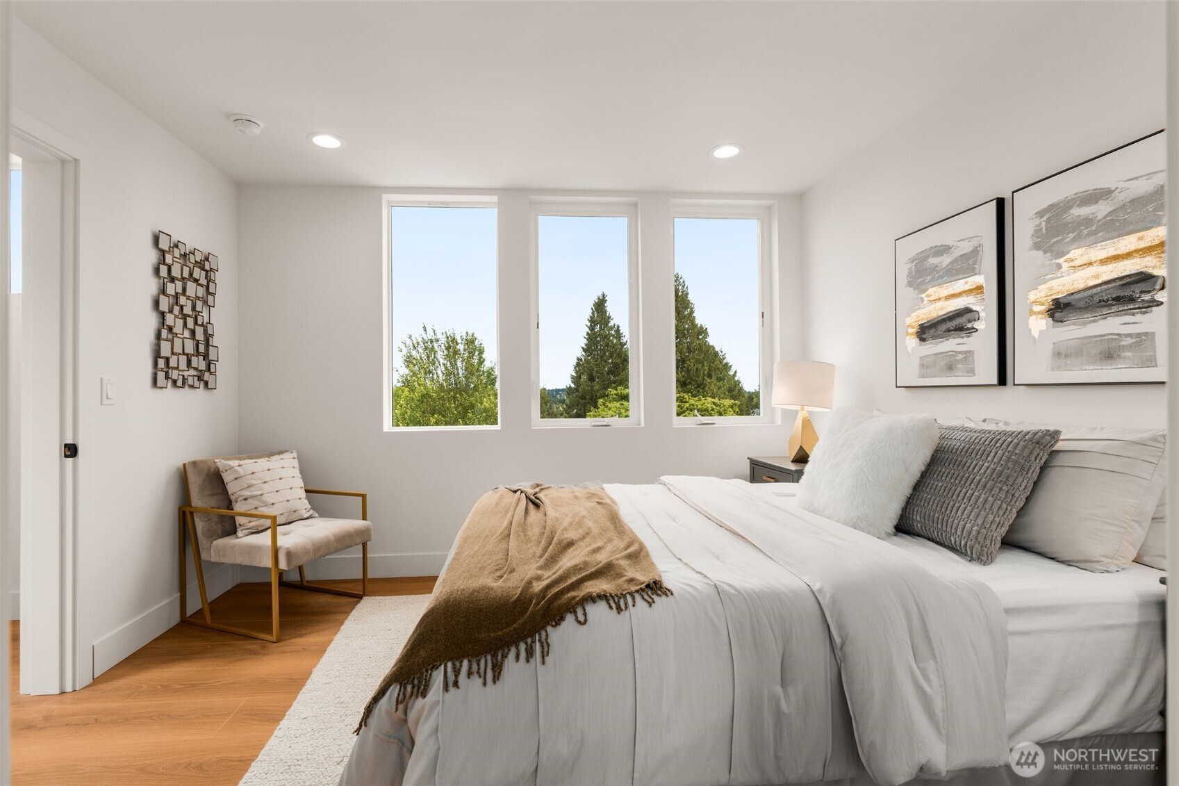 7403 Dayton Avenue North Seattle, WA 98103 - Photo 10 of 37