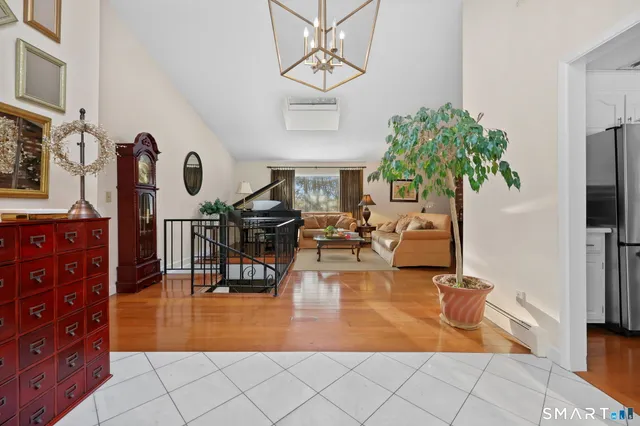 $800,000 | 15 Glenarden Road, Trumbull, CT 06611