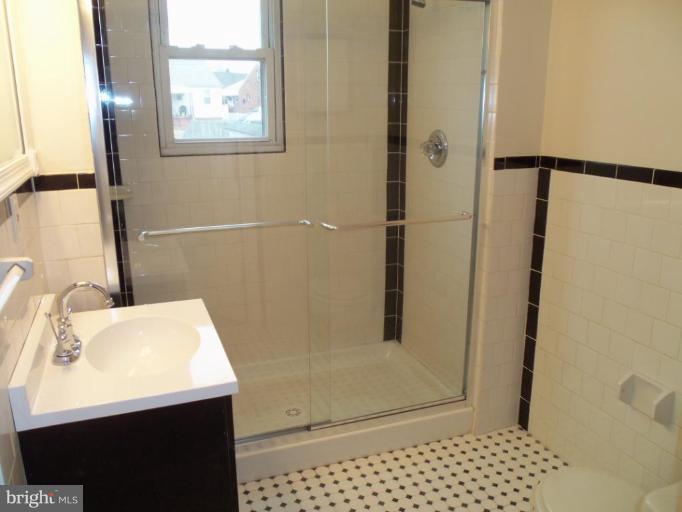 58 Del Rio Road Dundalk, MD 21222 - Photo 5 of 16 Bath #1