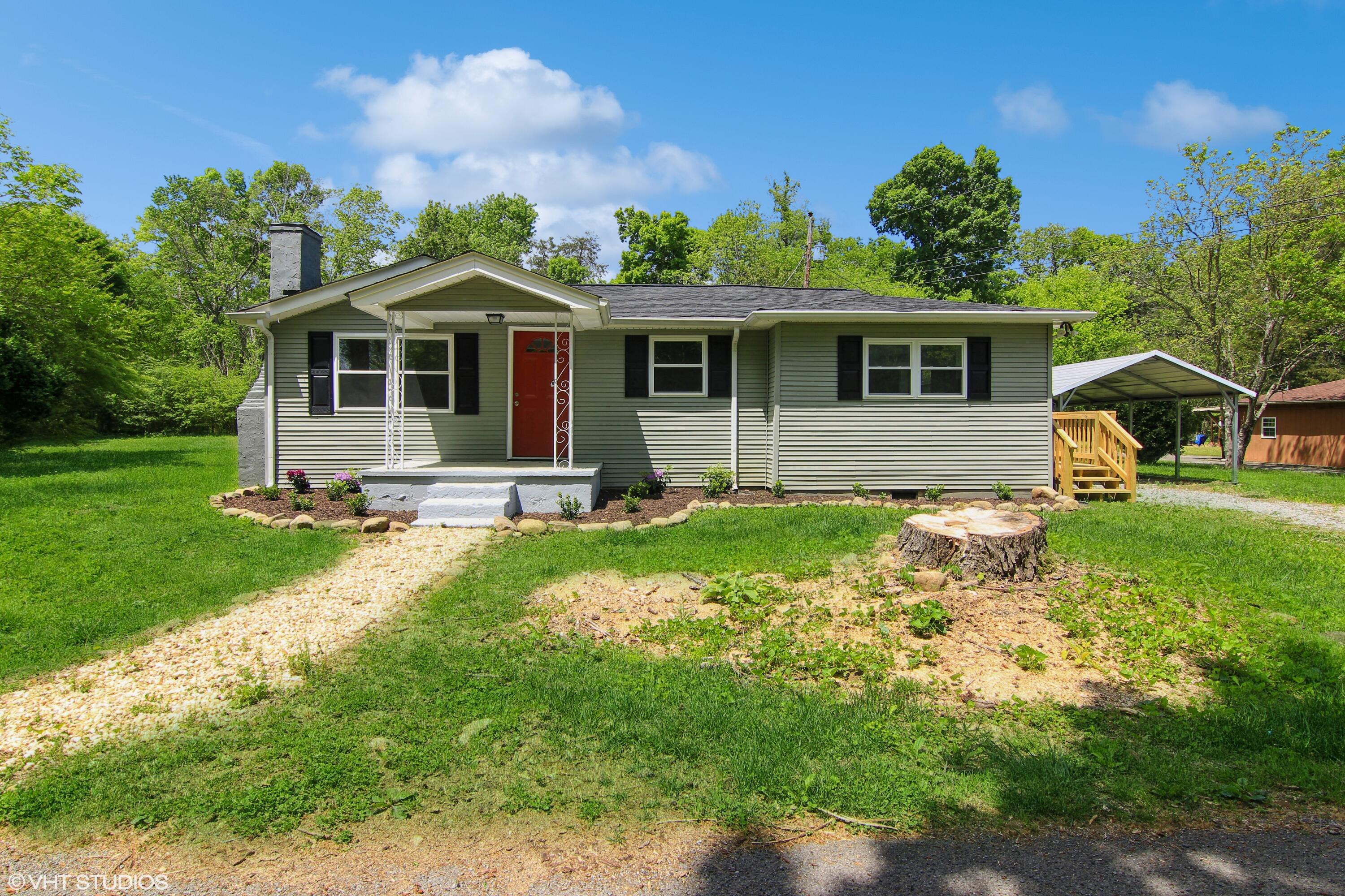 01_115LANDLOOPRD_2001_HiRes