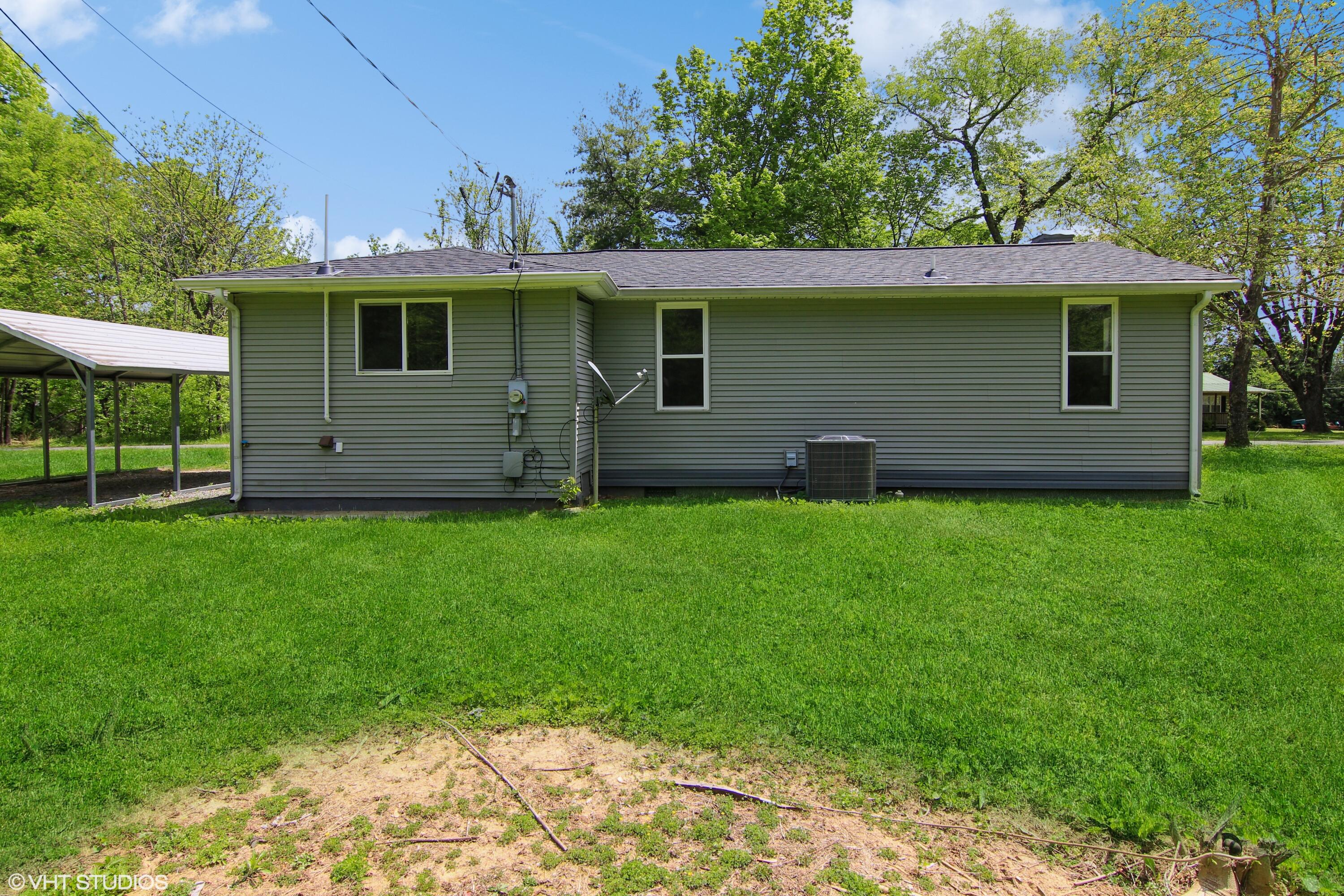 115 Land Loop Dunlap, TN 37327 - Photo 2 of 15 02_115LANDLOOPRD_2002_HiRes
