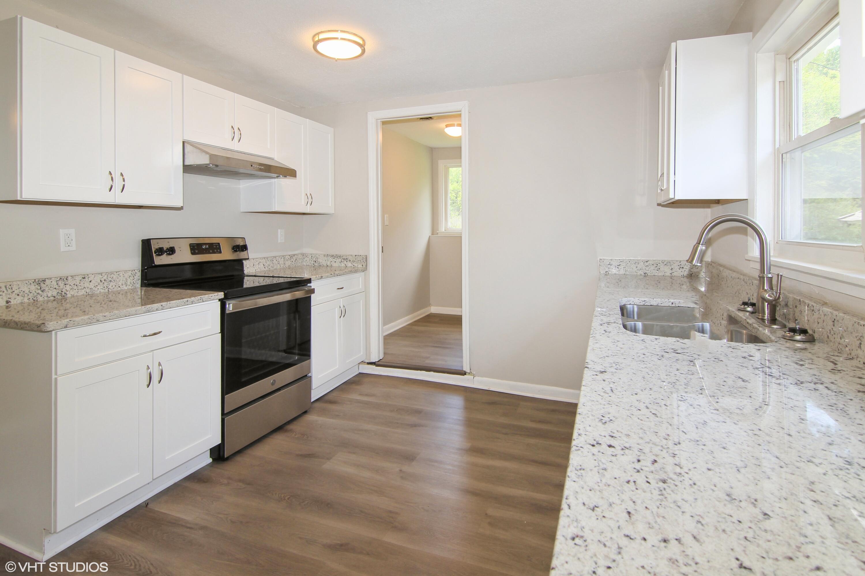 115 Land Loop Dunlap, TN 37327 - Photo 9 of 15 09_115LANDLOOPRD_2009_HiRes