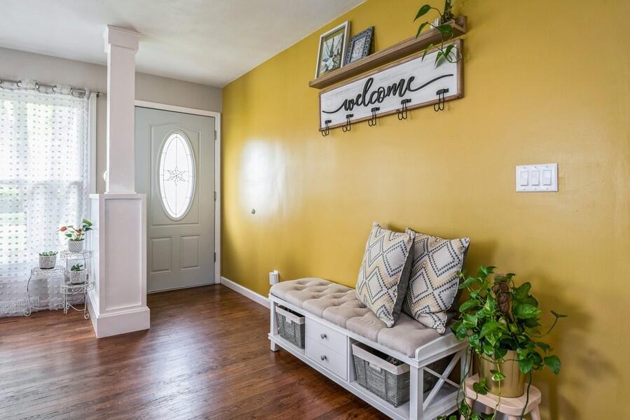 1139 Fairlawn Road St. Joseph, MI 49085 - Photo 2 of 17 02_1139FairlawnRoad_84_Entryway_LowRes