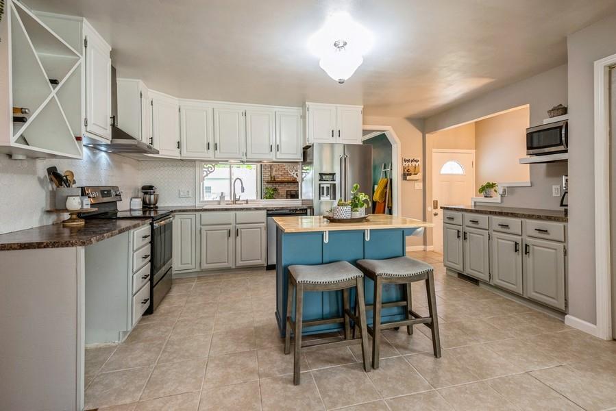 1139 Fairlawn Road St. Joseph, MI 49085 - Photo 4 of 17 05_1139FairlawnRoad_5_Kitchen_LowRes