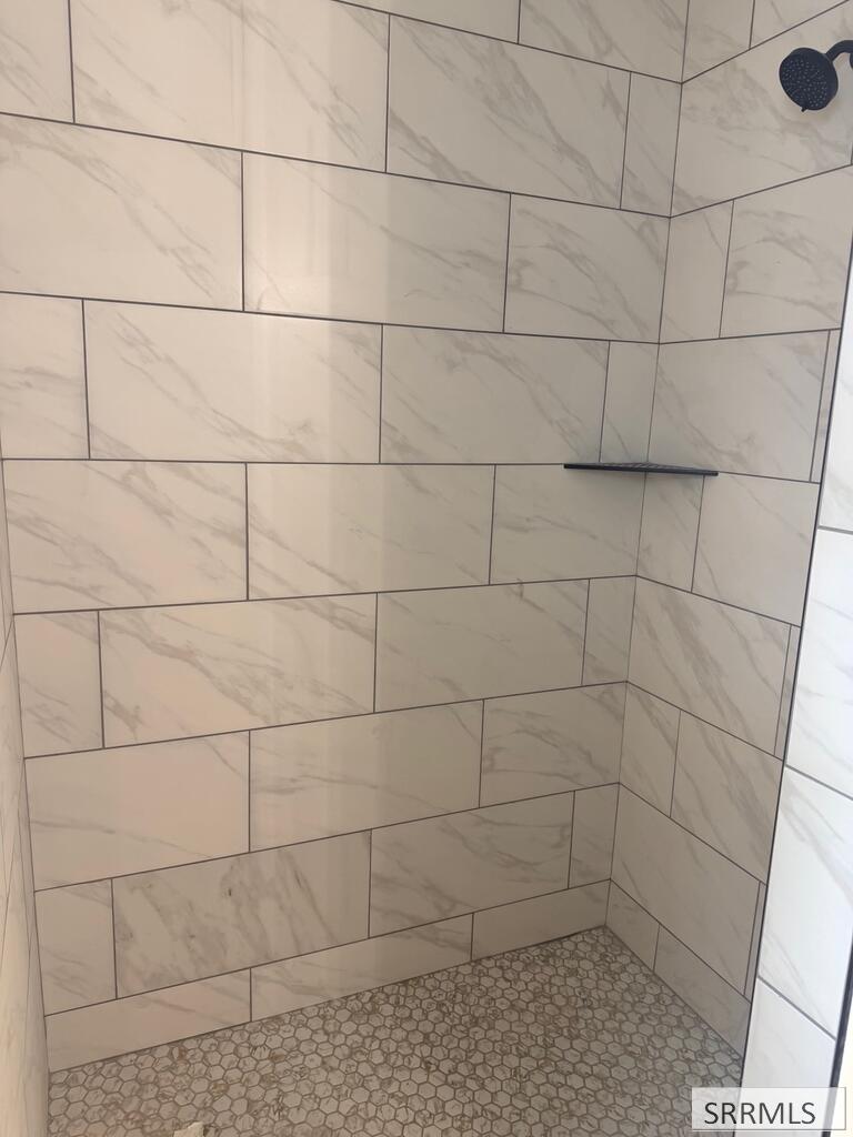 172 Kiana Avenue Rigby, ID 83442 - Photo 14 of 33 Custom Tile Shower