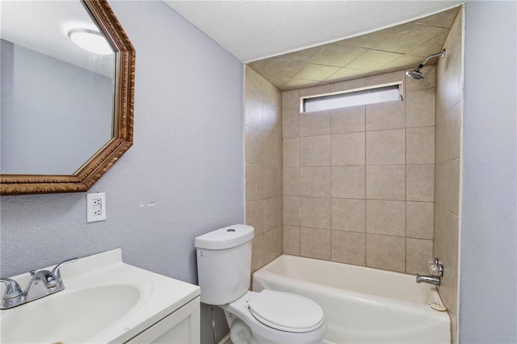 109 Webb Drive Northeast Calhoun, GA 30701 - Photo 33 of 49 a bathroom with a toilet a sink and bathtub