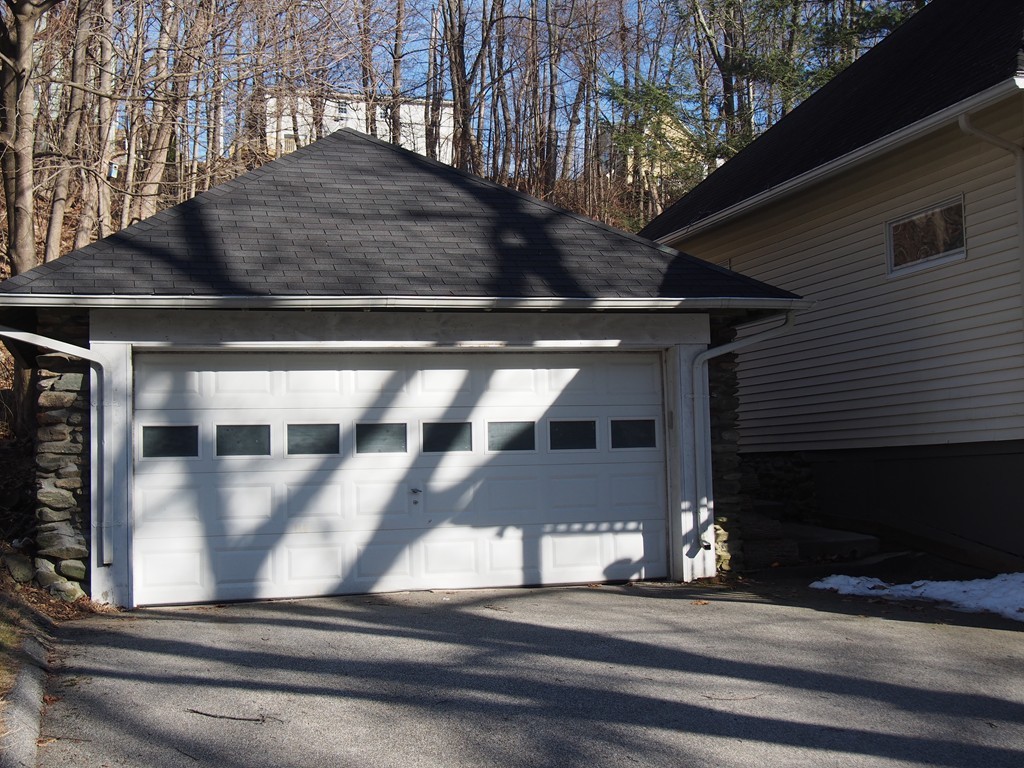 78 Beaconsfield Road Worcester, MA 01602 - Photo 2 of 30 a view of entryway and hall