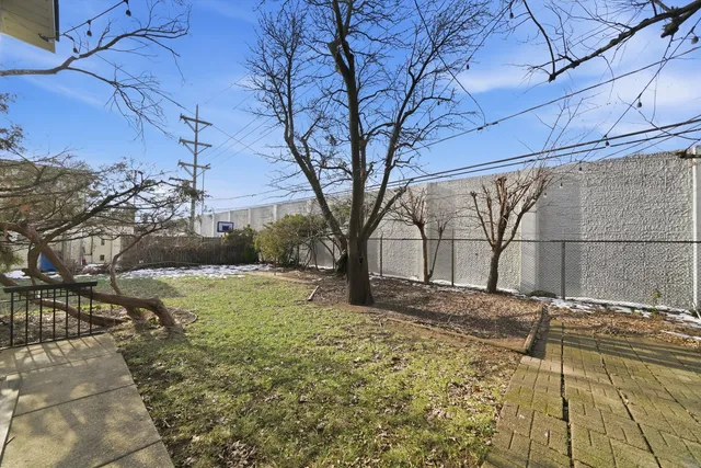 a view of a pathway with a yard