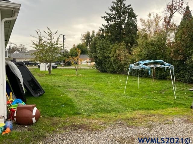 4903 Silverton Road Northeast Salem, OR 97305 - Photo 6 of 6 a backyard of a house with table and chairs
