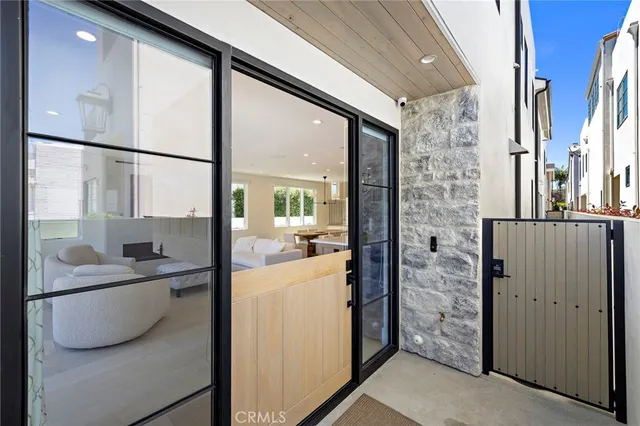 $20,000 | 509 Carnation Avenue, Corona del Mar, CA 92625