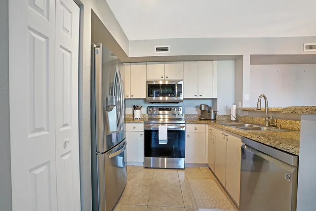 $3,500 | 1801 North Flagler Drive, Unit 436, West Palm Beach, FL 33407