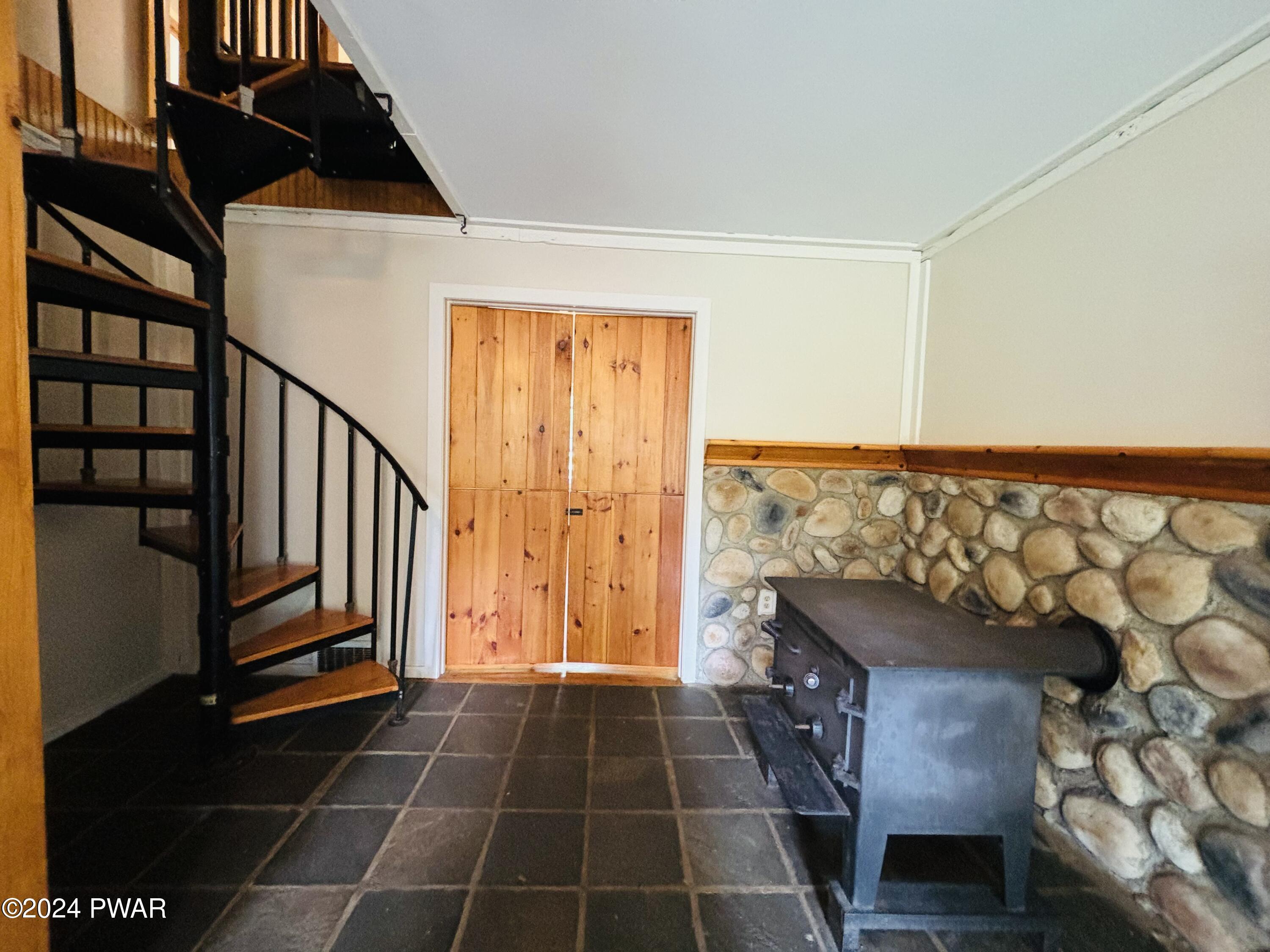 351 Sawkill Road, Unit 2 Milford, PA 18337 - Photo 3 of 23