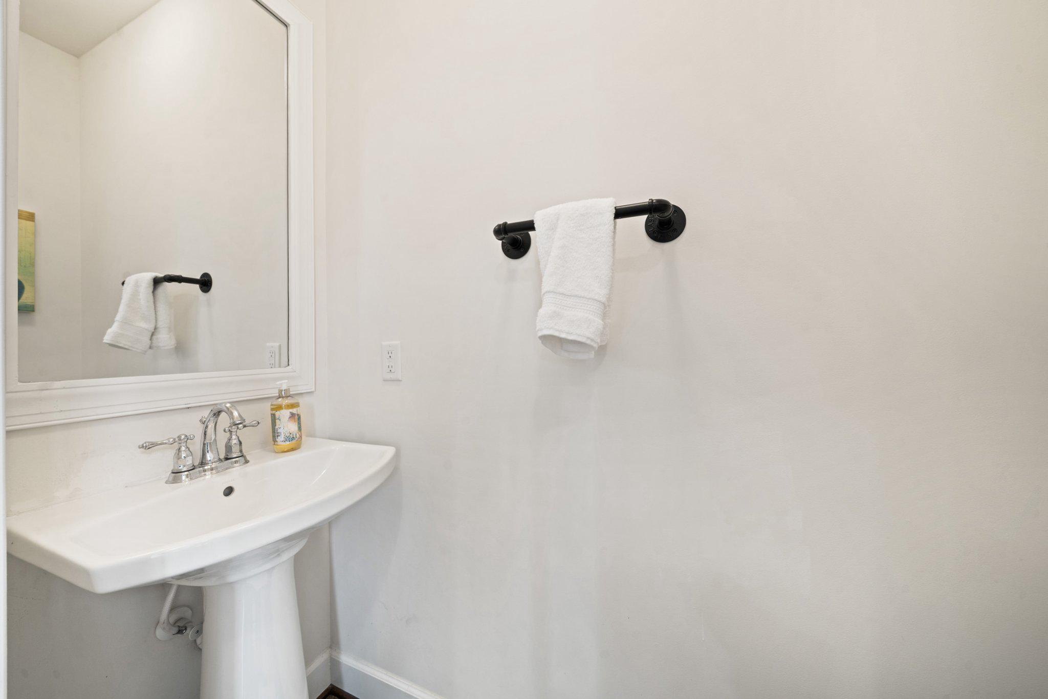 9920 Arapahoe Road New Market, MD 21774 - Photo 13 of 68 Main level half bath