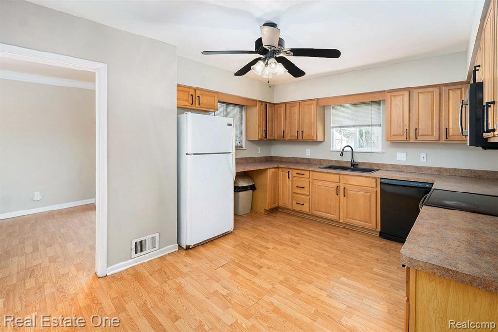 315 Clark Road Highland, MI 48357 - Photo 4 of 18 Gallery Image 4