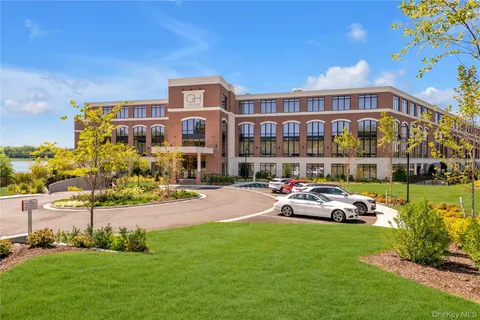 $1,899,000 | 10 Shore Road, Unit 208, Glenwood Landing, NY 11547