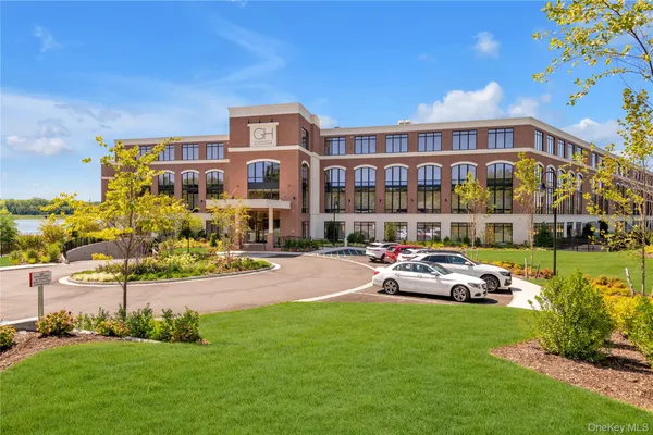$1,899,000 | 10 Shore Road, Unit 208, Glenwood Landing, NY 11547