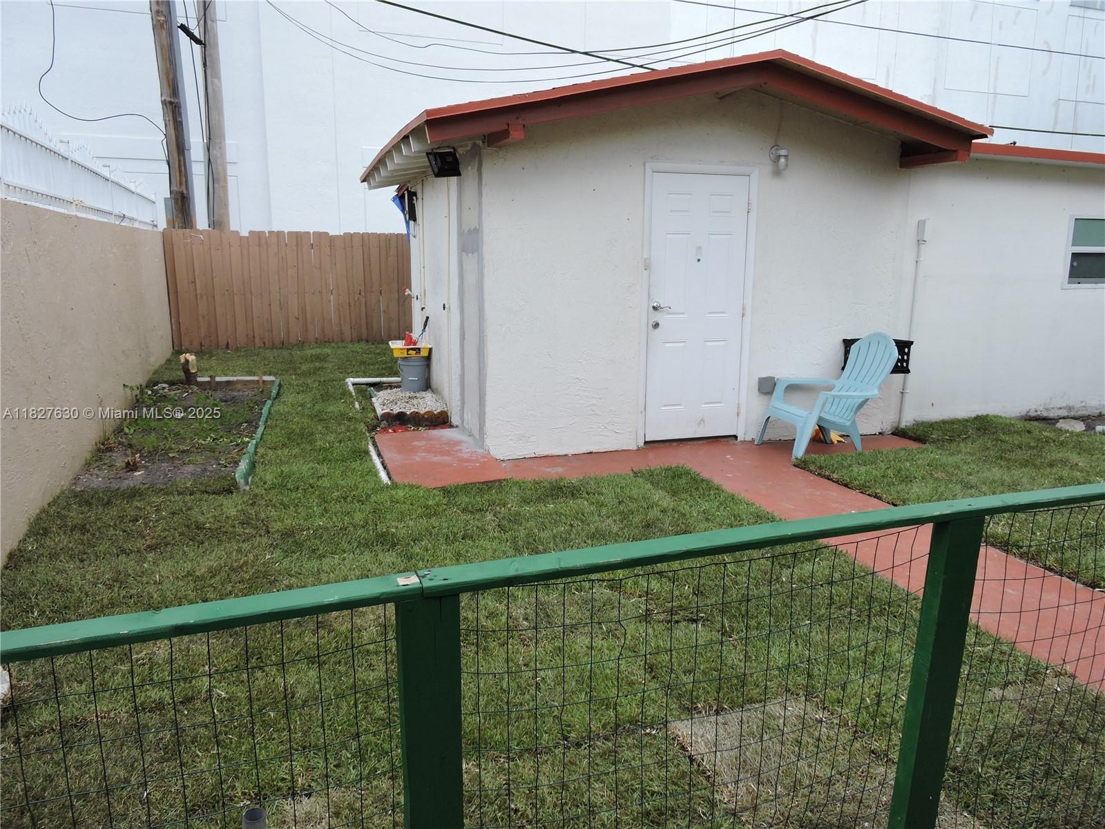 525 East 24th Street, Unit 4 Hialeah, FL 33013 - Photo 2 of 17 a backyard of a house with lots of green space