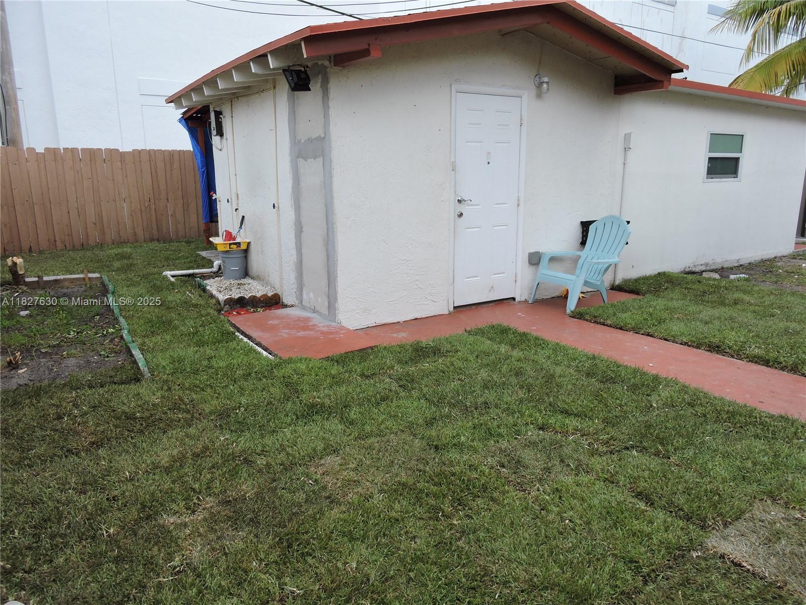 525 East 24th Street, Unit 4 Hialeah, FL 33013 - Photo 3 of 17 a backyard of a house with lots of green space