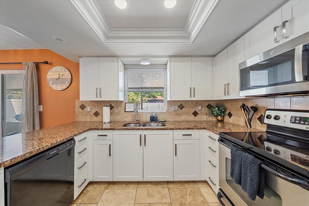 3209 Ashton Road Sarasota, FL 34231 - Photo 12 of 47