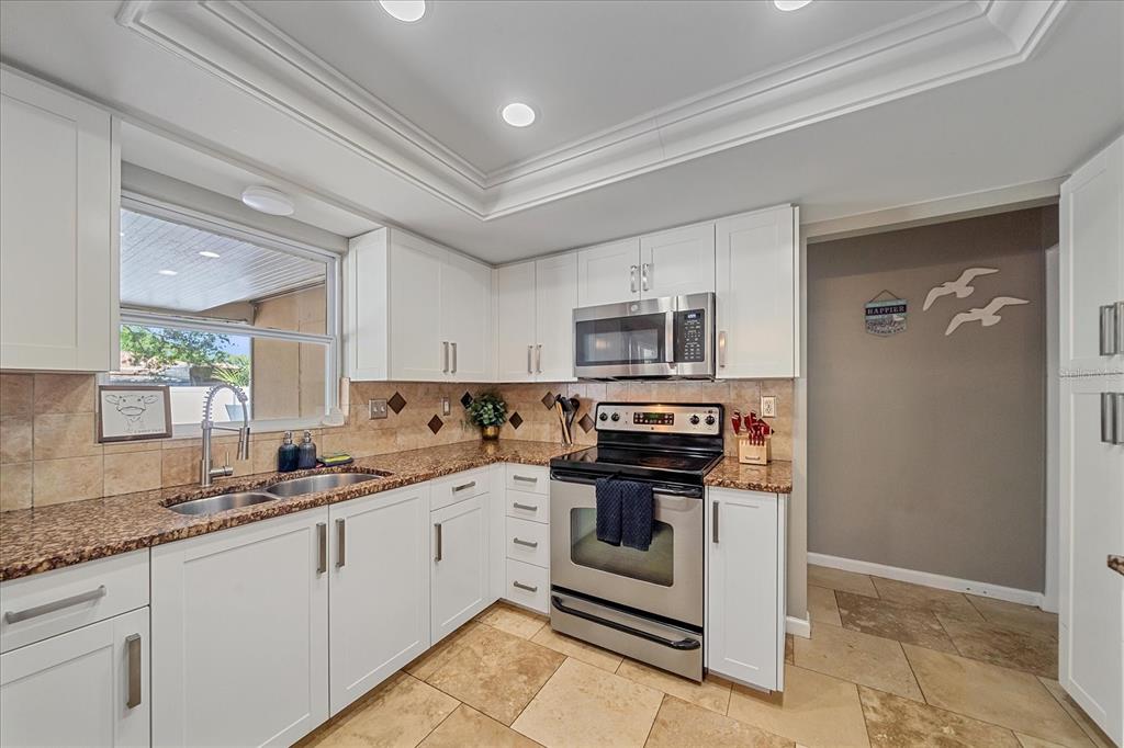 3209 Ashton Road Sarasota, FL 34231 - Photo 9 of 47