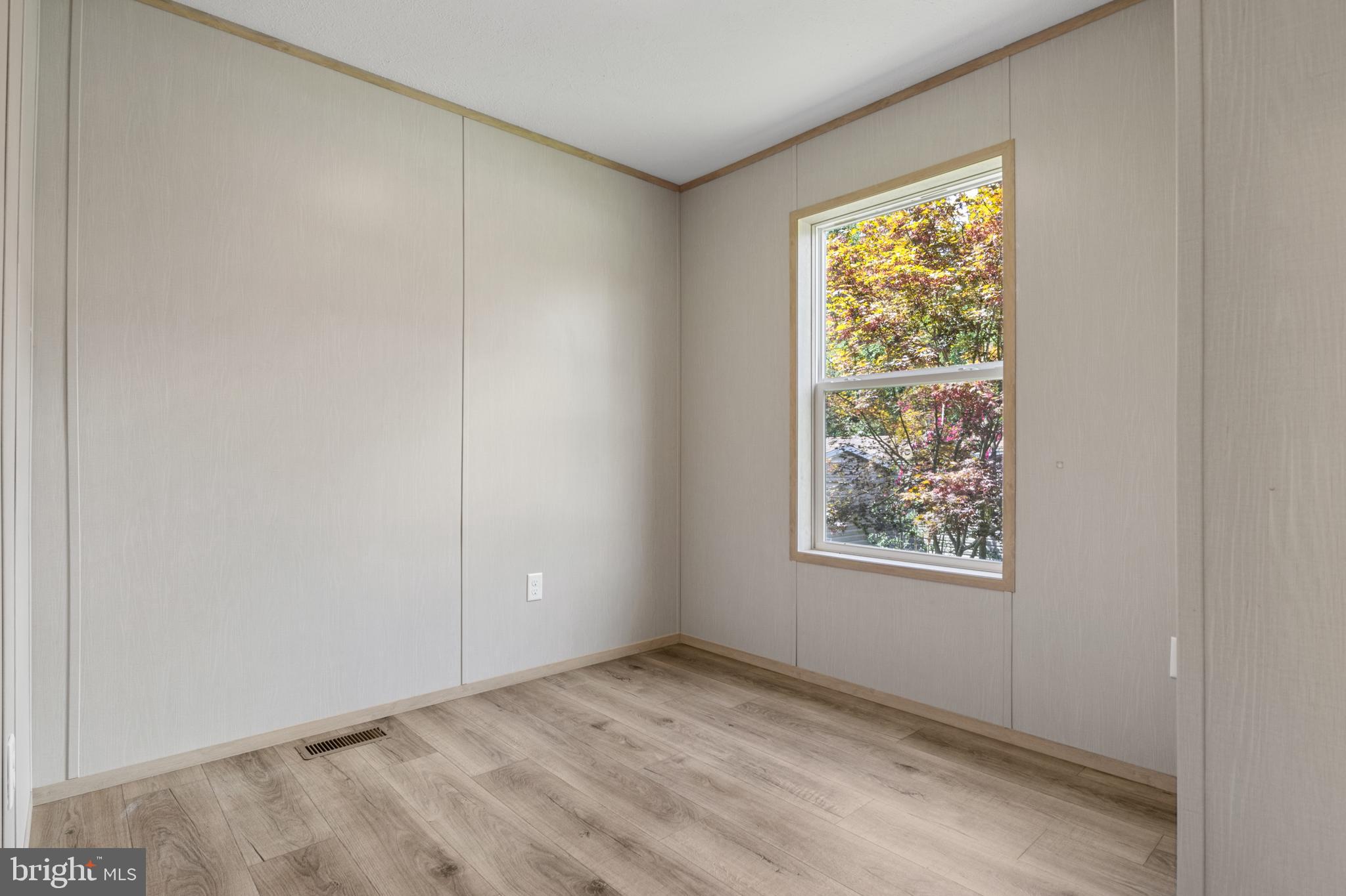 31 Mill Street York, PA 17406 - Photo 7 of 19 an empty room with windows