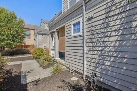 a view of a house with backyard