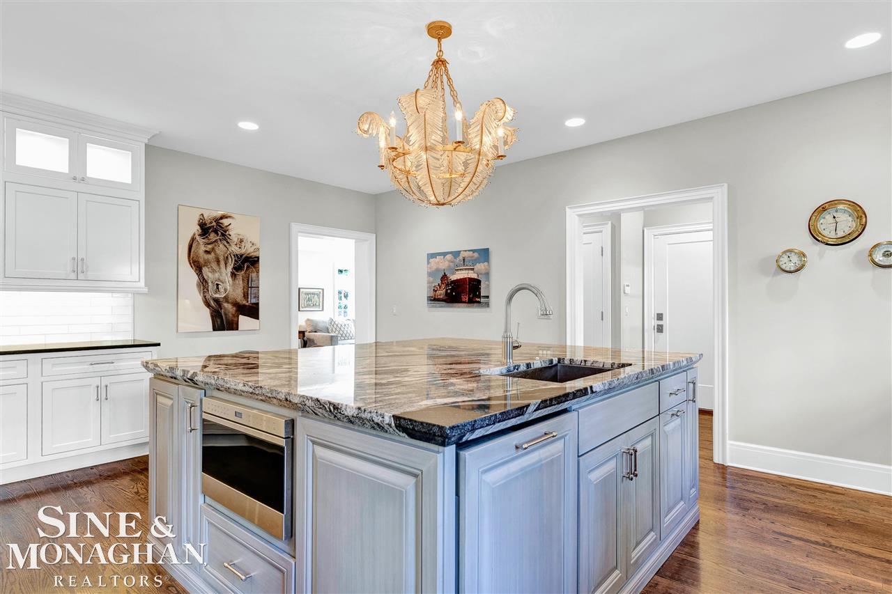 219 Cloverly Road Grosse Pointe, MI 48236 - Photo 16 of 71 50076283-15.JPG