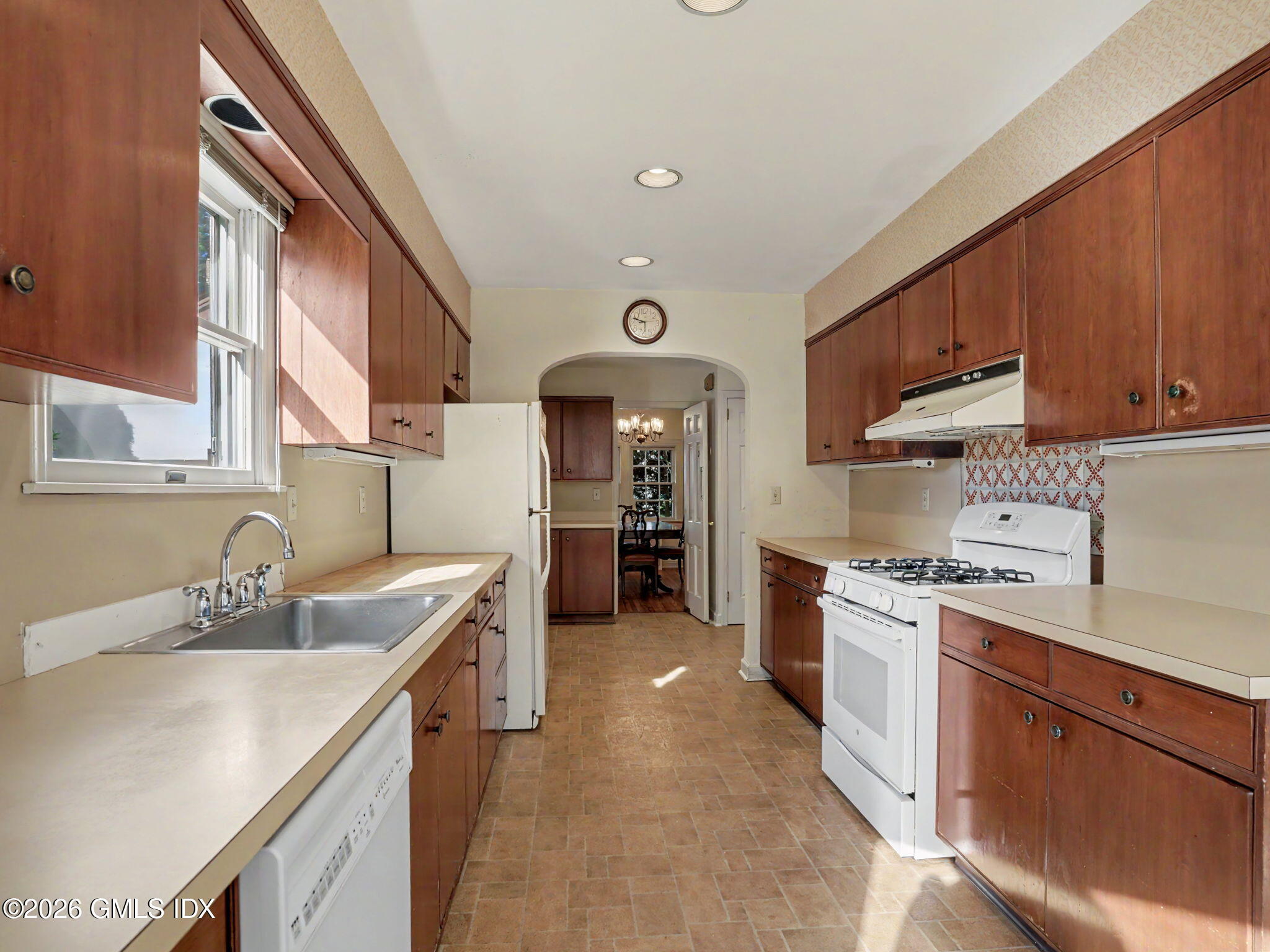 24 Oval Avenue Riverside, CT 06878 - Photo 12 of 45 13-web-or-mls-24-oval-ave