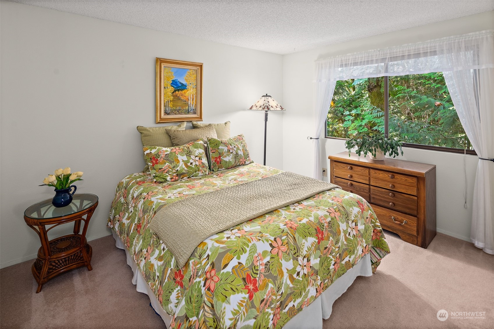 175 Mt Si Place Northwest Issaquah, WA 98027 - Photo 17 of 35 a bedroom with a bed and a painting on the wall