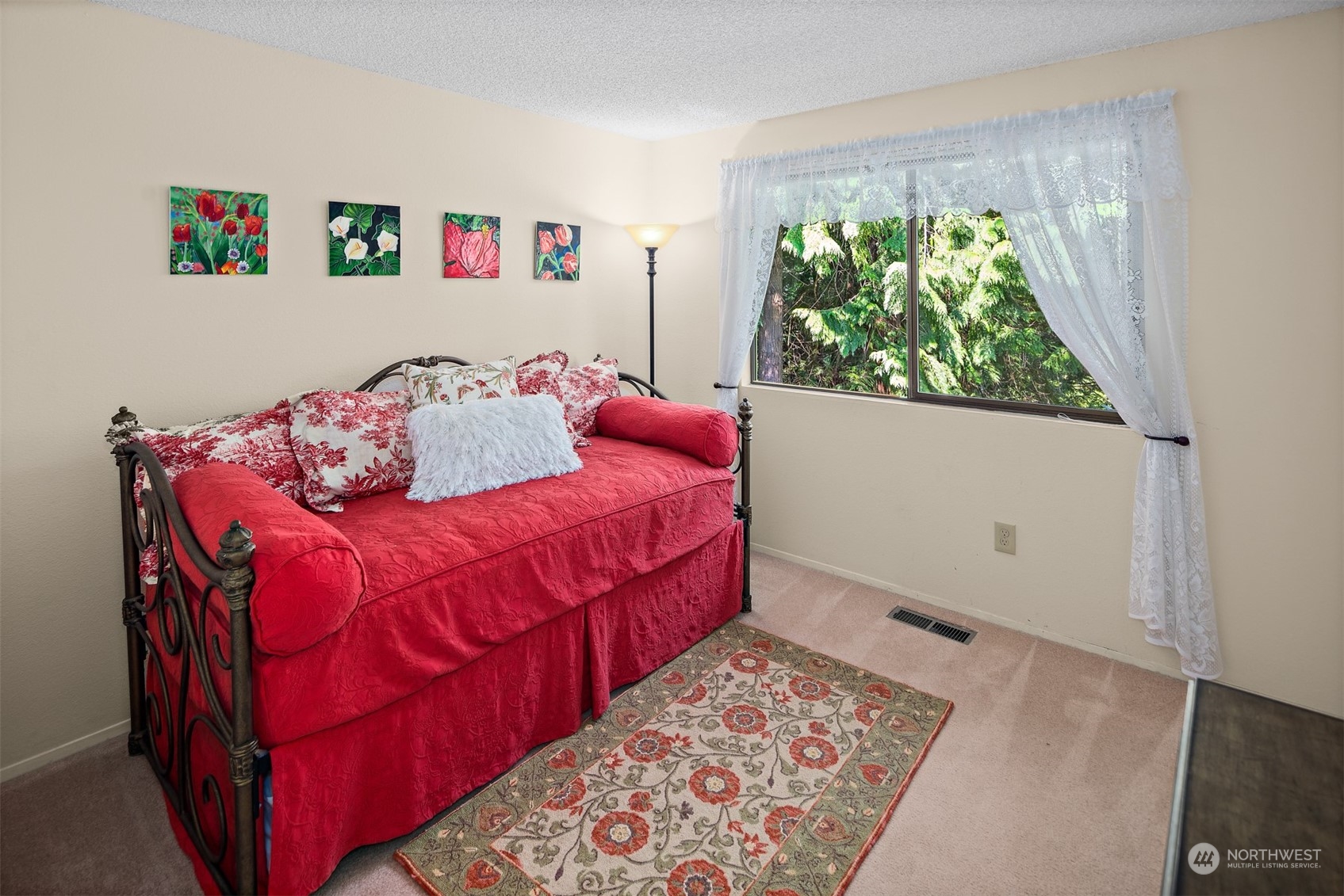 175 Mt Si Place Northwest Issaquah, WA 98027 - Photo 18 of 35 a bedroom with a bed and a window