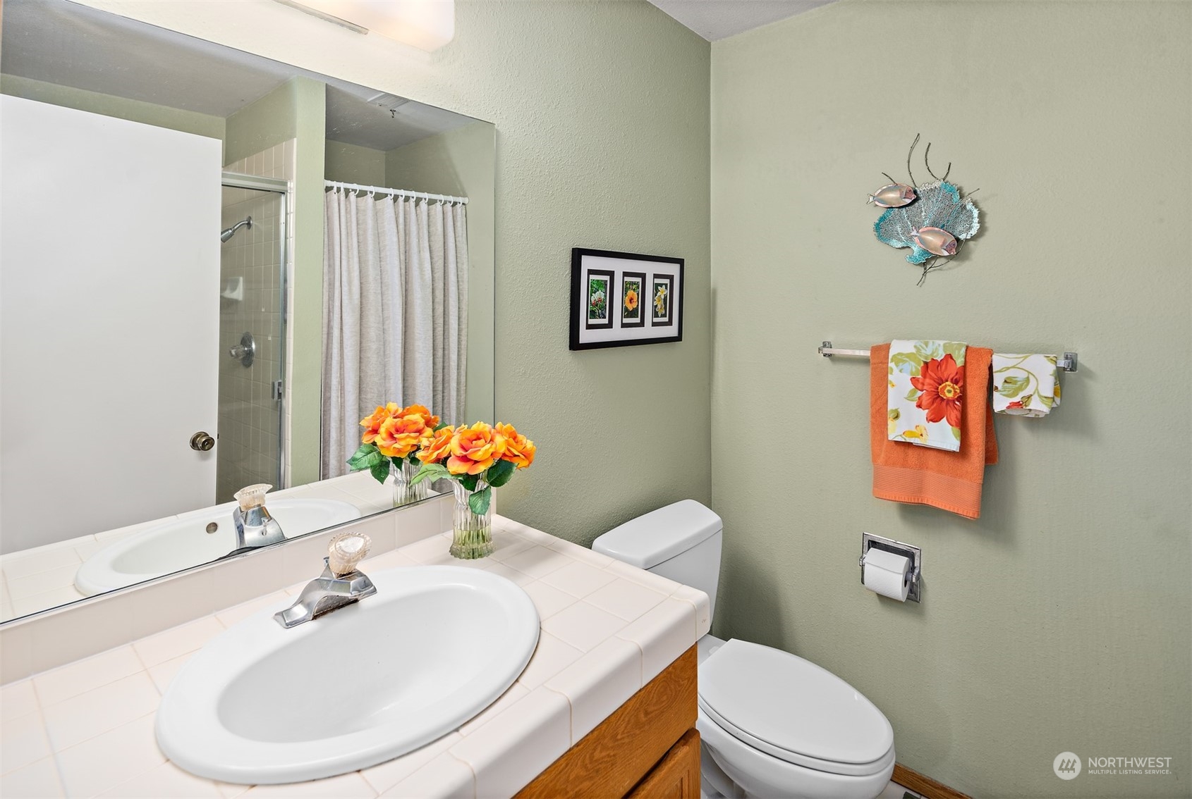 175 Mt Si Place Northwest Issaquah, WA 98027 - Photo 24 of 35 a bathroom with a toilet a sink and mirror