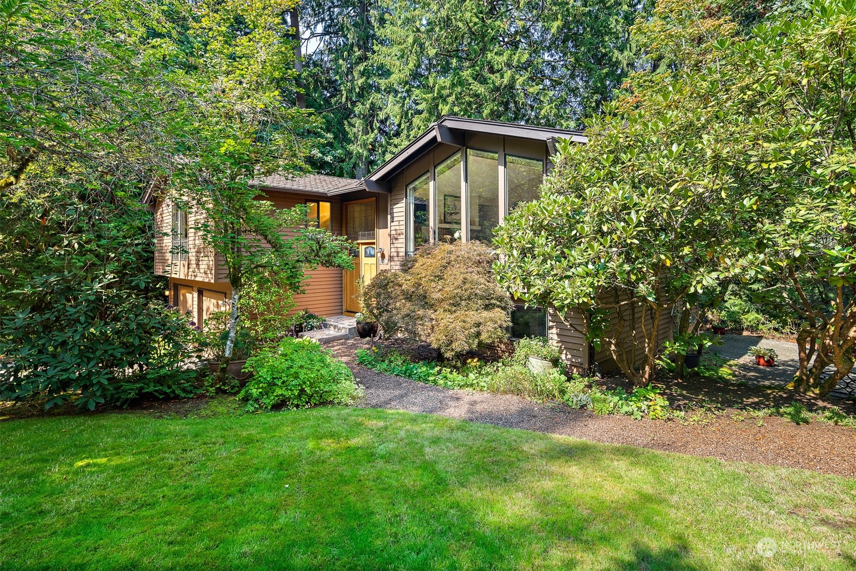 175 Mt Si Place Northwest Issaquah, WA 98027 - Photo 32 of 35 a front view of house with yard and green space