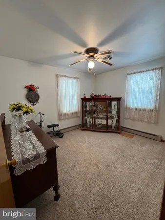 a view of livingroom with furniture and ceiling fan