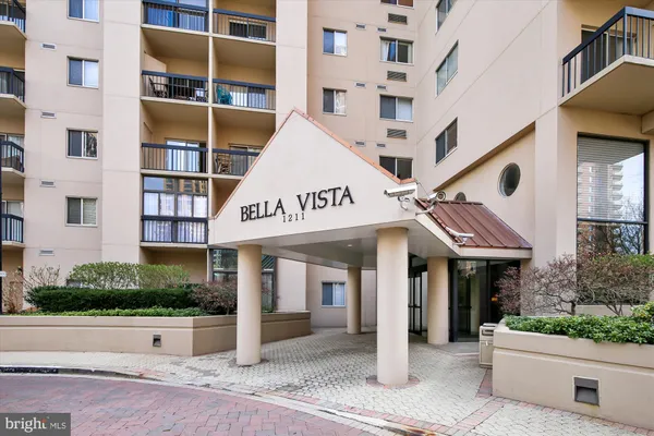 $3,500 | 1211 South Eads Street, Unit 602, Arlington, VA 22202