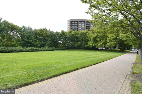 $3,500 | 1211 South Eads Street, Unit 602, Arlington, VA 22202