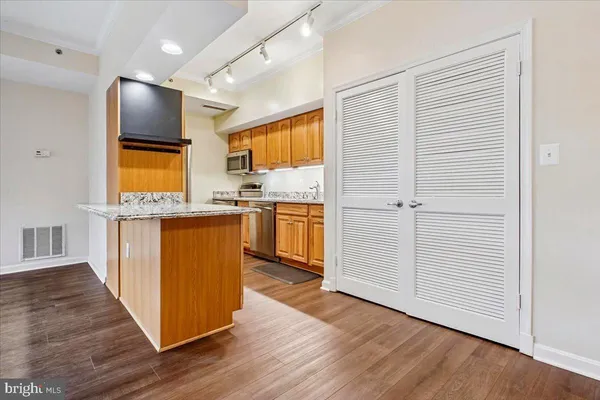 $3,500 | 1211 South Eads Street, Unit 602, Arlington, VA 22202