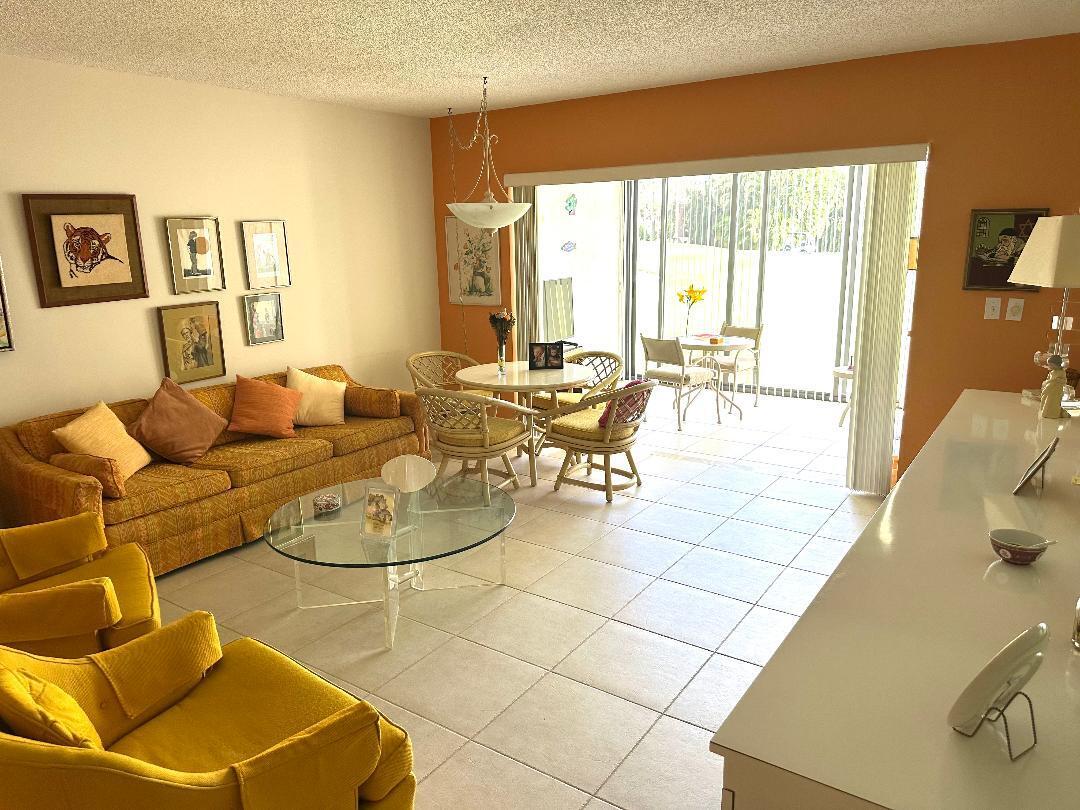 8305 Casa Del Lago, Unit E Boca Raton, FL 33433 - Photo 6 of 20 living