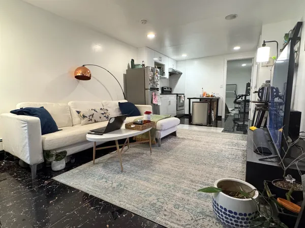 $2,200 | 22 Jones Street, Unit 1, Jersey City, NJ 07306